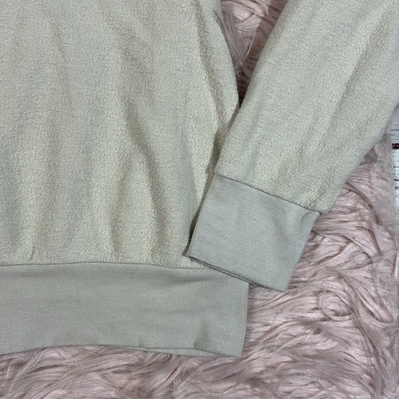 Monrow Women's Supersoft Fleece Sweatshirt With Tucked Sleeve - Picture 9 of 9